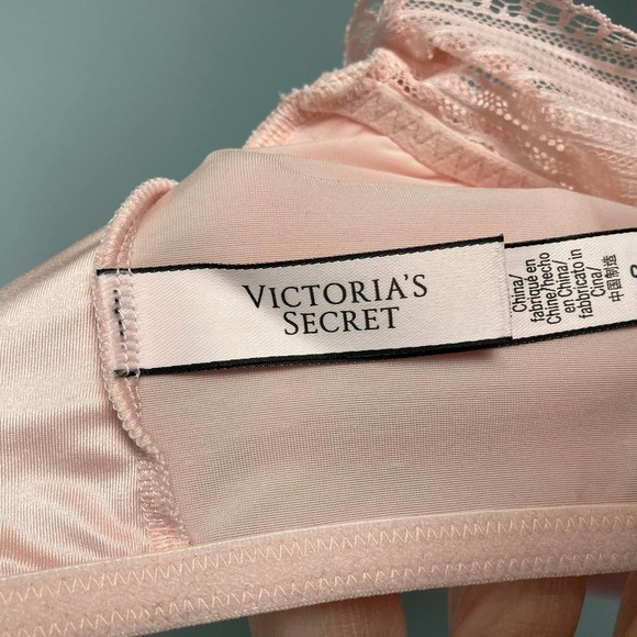 VICTORIA’S Secret Off Shoulder Lace Bralette Flutter Sleeves Size S Winter Rose - Picture 8 of 11